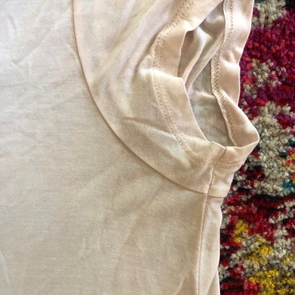 ALO Yoga Criss-Cross T-Shirt ๐๐ง๐ปโโ๏ธ - Picture 3 of 3